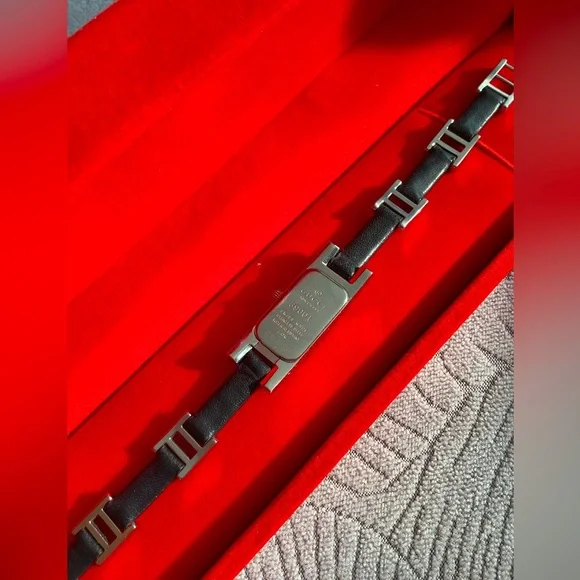 CUTE 💖ATTRACTIVE ❤️SEXY 🔥GUCCI watch 🔥